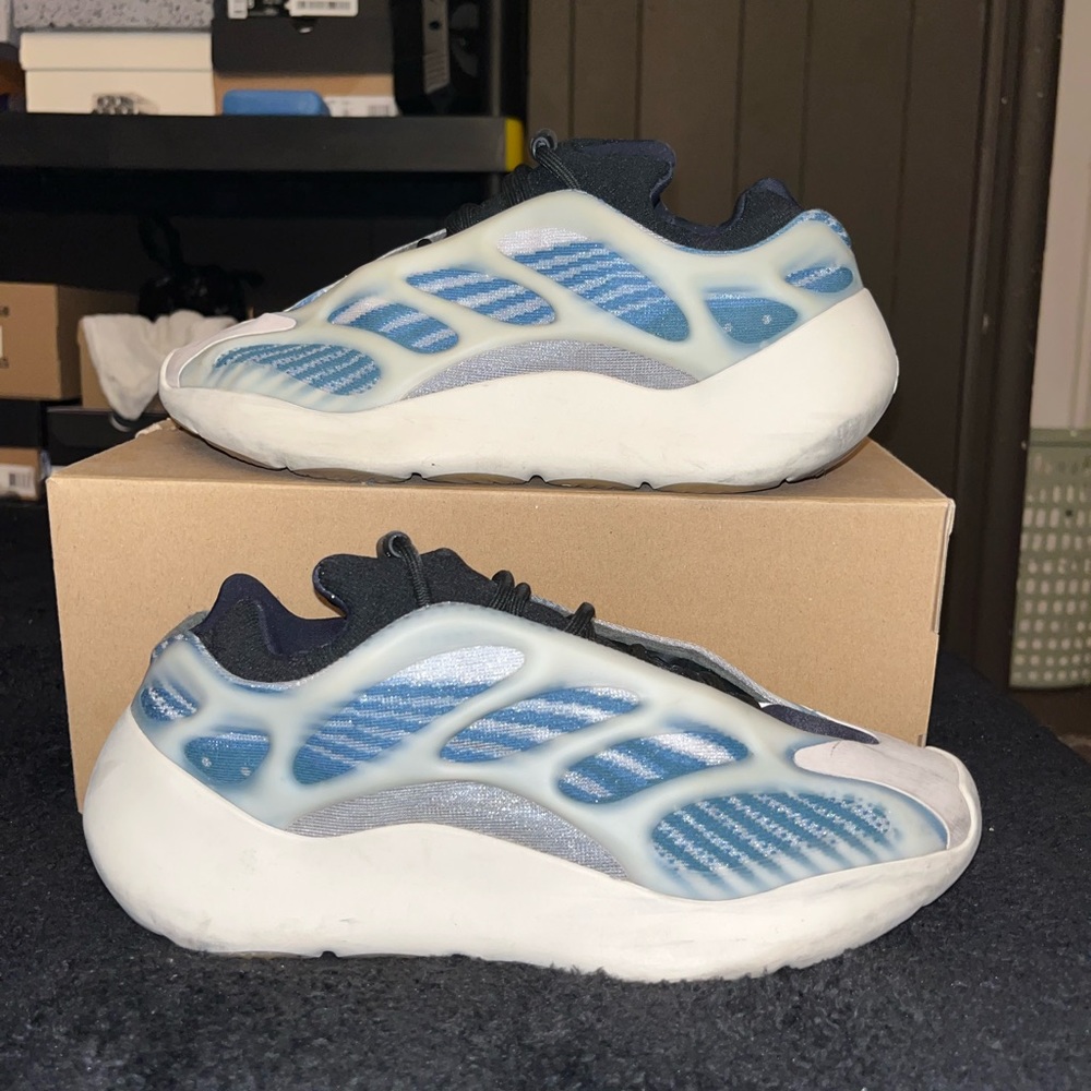 Yeezy 700 V3